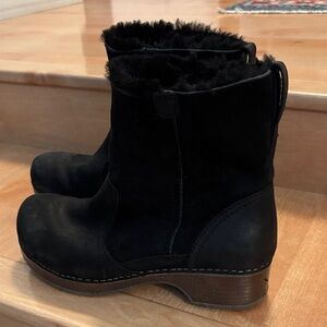 Dansko Bettie booties black nubuck leather real sheep fur lining 38